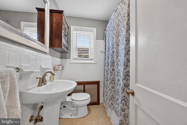 1811 OAK ST, Wilmington, DE 19805