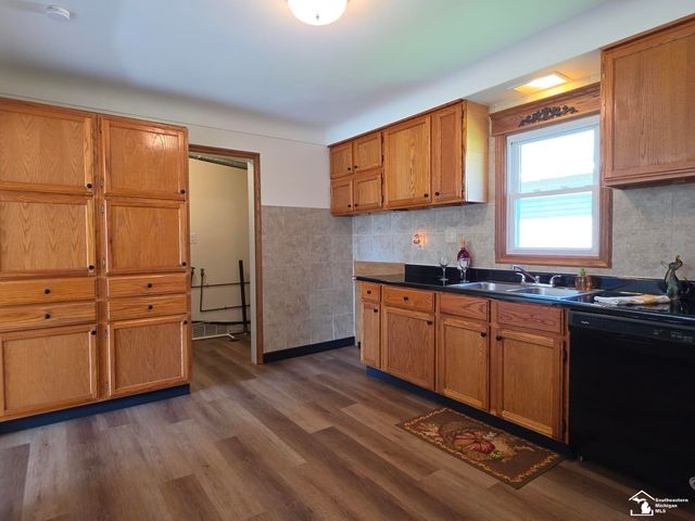 3451 Parkwood Avenue, Monroe, MI 48162