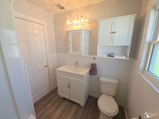 3451 Parkwood Avenue, Monroe, MI 48162