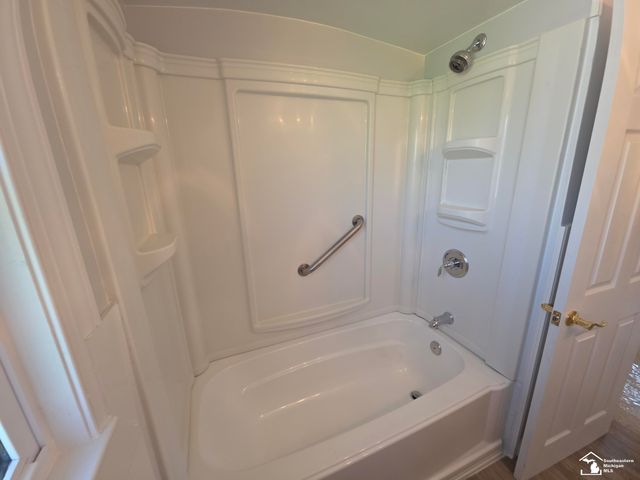 3451 Parkwood Avenue, Monroe, MI 48162