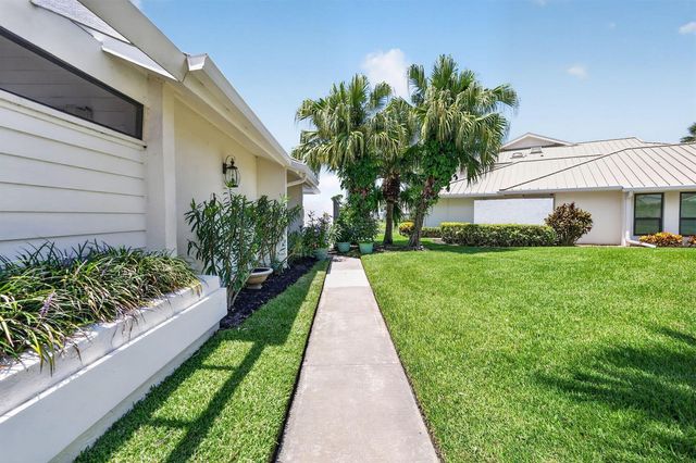 5632 SE Foxcross Place, Stuart, FL 34997