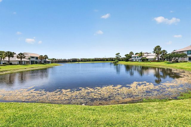 5632 SE Foxcross Place, Stuart, FL 34997