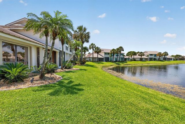 5632 SE Foxcross Place, Stuart, FL 34997