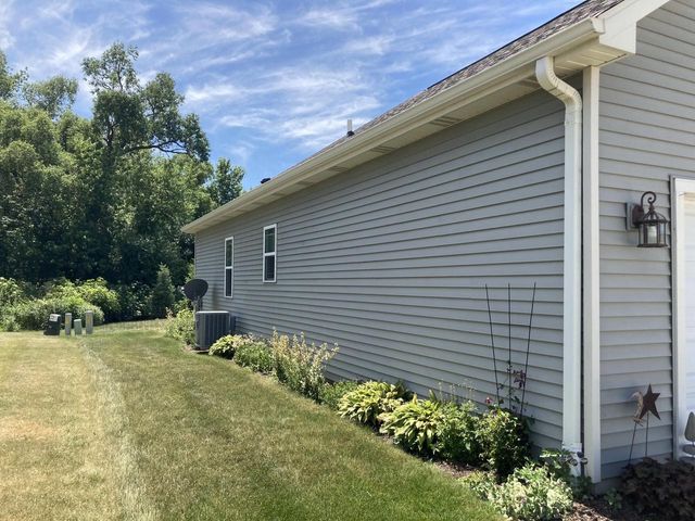 140 N Wild Flower LANE, Elkhorn, WI 53121