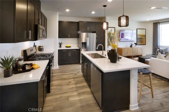 9833 Crossbay Loop 703, Jurupa Valley, CA 92509