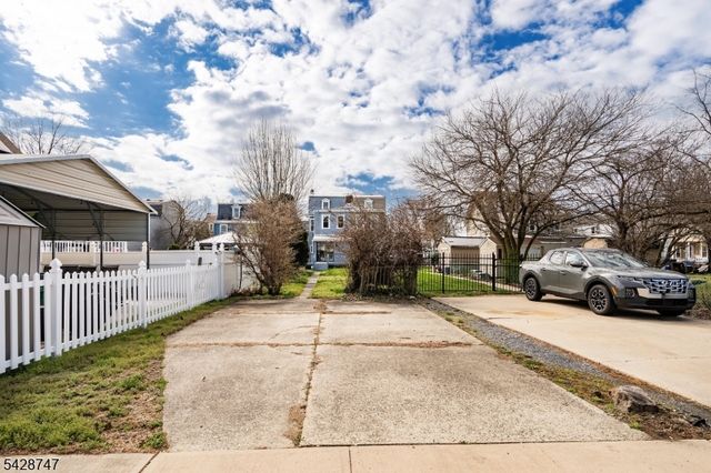 217 W Union St, Burlington City, NJ 08016