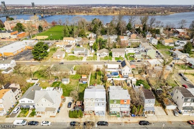 217 W Union St, Burlington City, NJ 08016