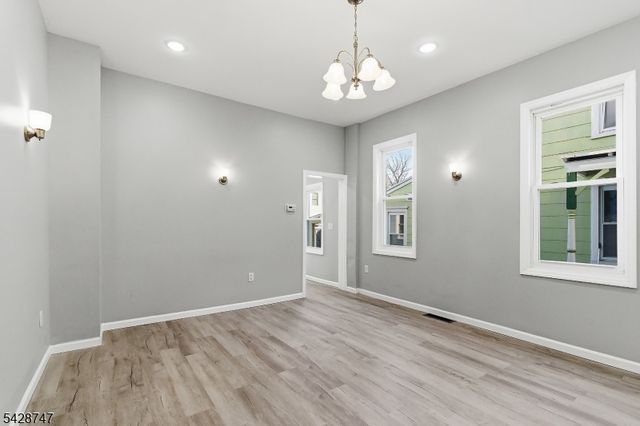 217 W Union St, Burlington City, NJ 08016