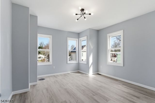 217 W Union St, Burlington City, NJ 08016