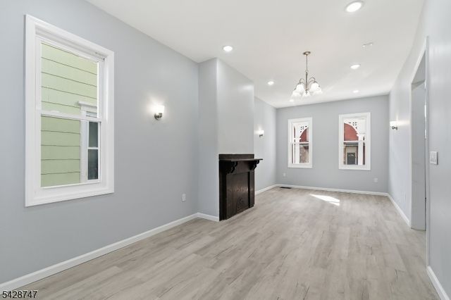 217 W Union St, Burlington City, NJ 08016