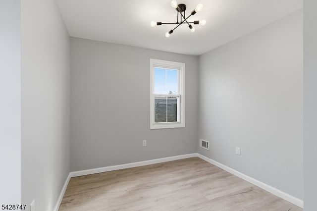 217 W Union St, Burlington City, NJ 08016