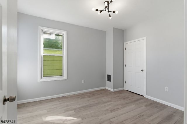 217 W Union St, Burlington City, NJ 08016