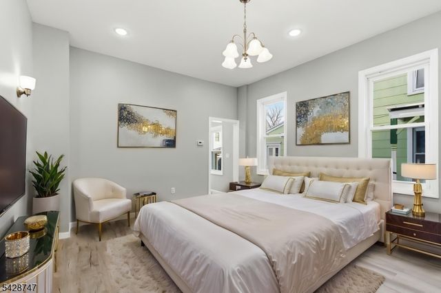 217 W Union St, Burlington City, NJ 08016