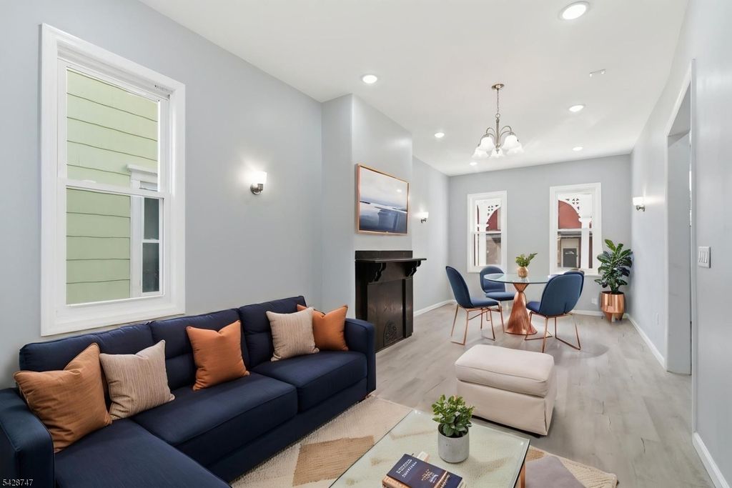 217 W Union St, Burlington City, NJ 08016