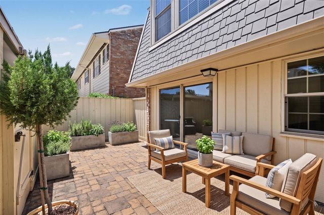5879 Valley Forge Drive 107, Houston, TX 77057