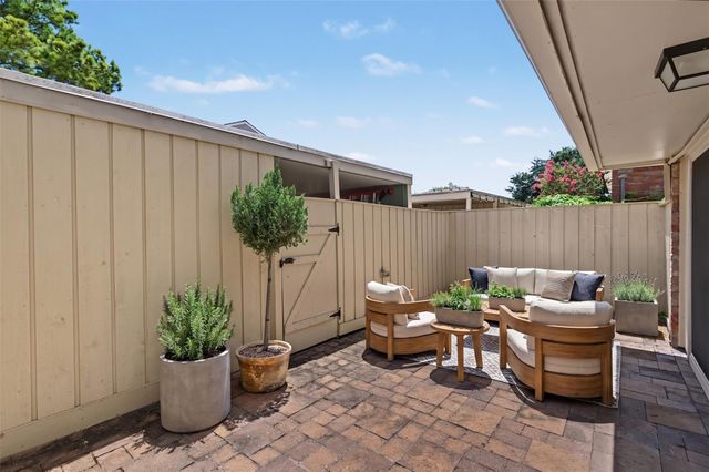 5879 Valley Forge Drive 107, Houston, TX 77057