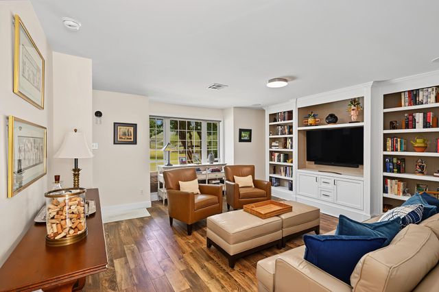 5879 Valley Forge Drive 107, Houston, TX 77057
