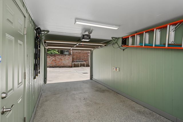 5879 Valley Forge Drive 107, Houston, TX 77057
