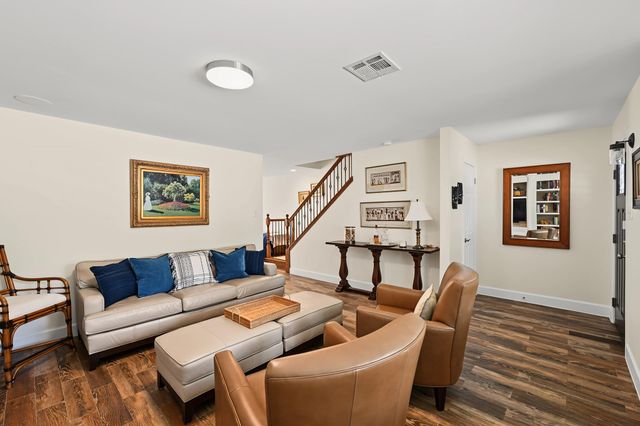 5879 Valley Forge Drive 107, Houston, TX 77057