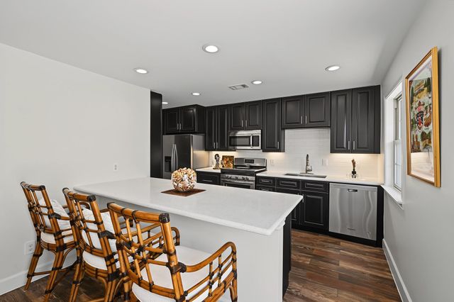 5879 Valley Forge Drive 107, Houston, TX 77057