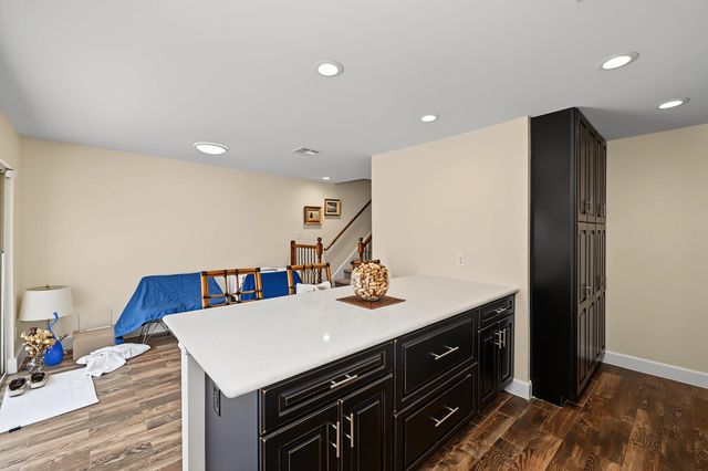 5879 Valley Forge Drive 107, Houston, TX 77057