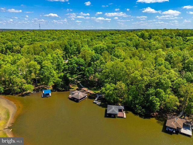 6725 WATER VIEW LN, Mineral, VA 23117