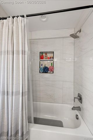 1721 Royal Birkdale Drive, Oxford Charter Township, MI 48371