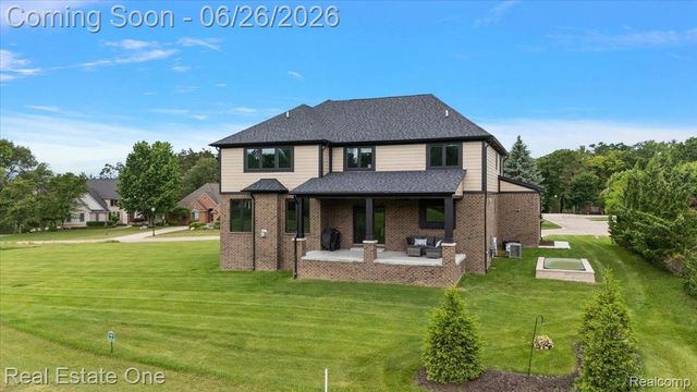 1721 Royal Birkdale Drive, Oxford Charter Township, MI 48371