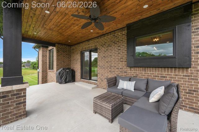 1721 Royal Birkdale Drive, Oxford Charter Township, MI 48371