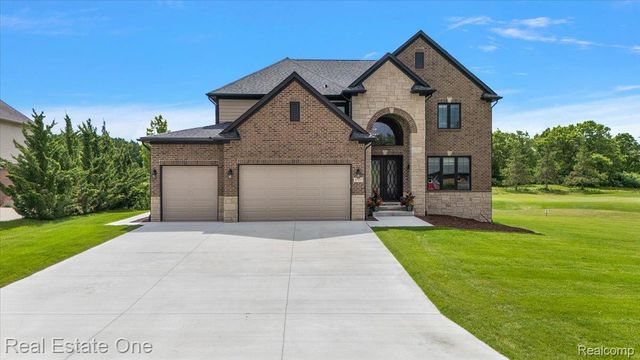 1721 Royal Birkdale Drive, Oxford Charter Township, MI 48371