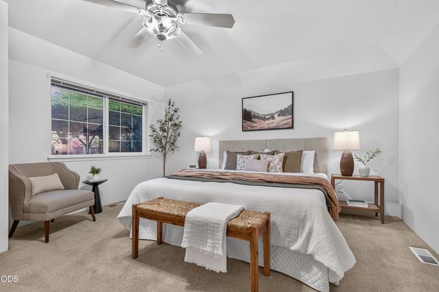 1196 Moon Glo Drive, Grants Pass, OR 97527