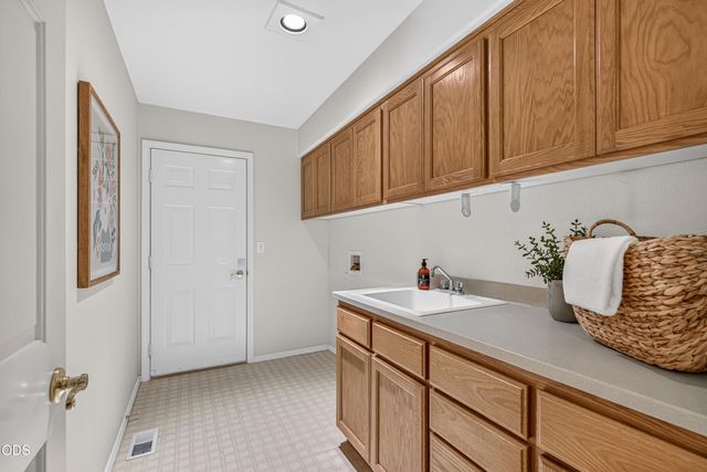 1196 Moon Glo Drive, Grants Pass, OR 97527