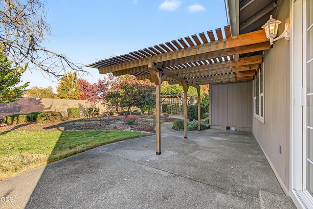 1196 Moon Glo Drive, Grants Pass, OR 97527