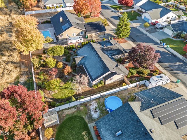 1196 Moon Glo Drive, Grants Pass, OR 97527