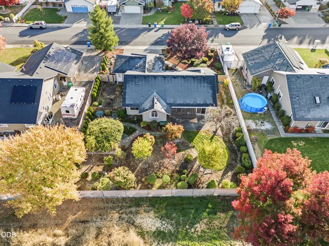1196 Moon Glo Drive, Grants Pass, OR 97527