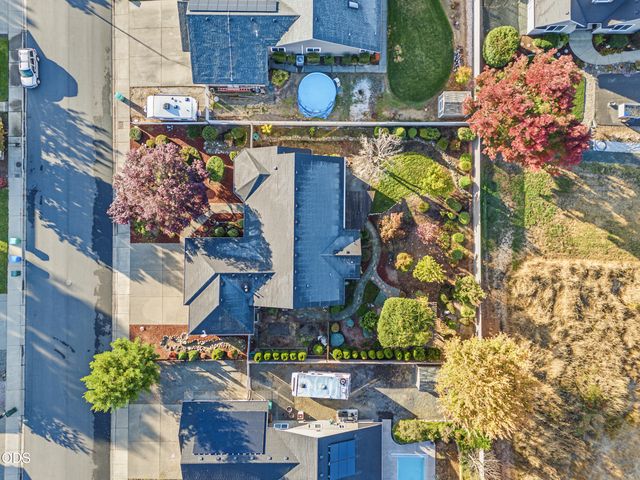 1196 Moon Glo Drive, Grants Pass, OR 97527
