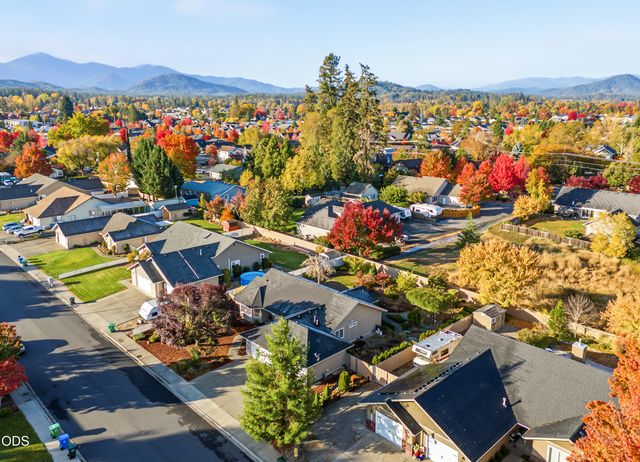 1196 Moon Glo Drive, Grants Pass, OR 97527