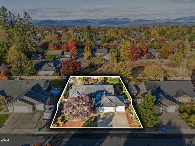 1196 Moon Glo Drive, Grants Pass, OR 97527