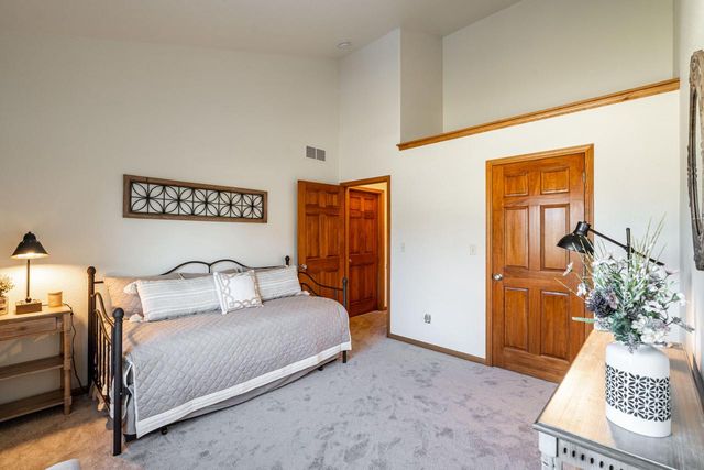 S101W32920 Westpointe DRIVE, Mukwonago, WI 53149