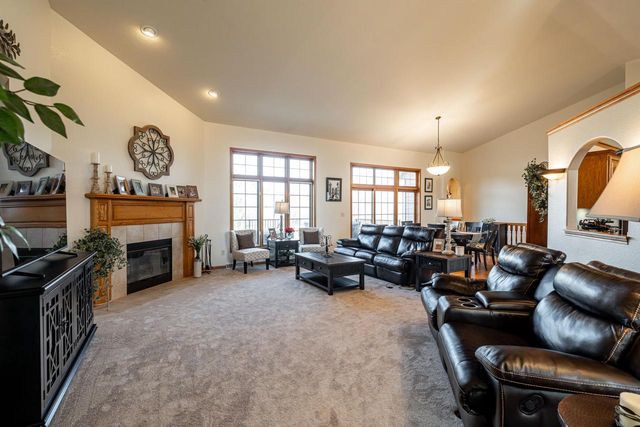 S101W32920 Westpointe DRIVE, Mukwonago, WI 53149