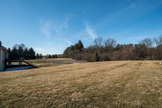 S101W32920 Westpointe DRIVE, Mukwonago, WI 53149