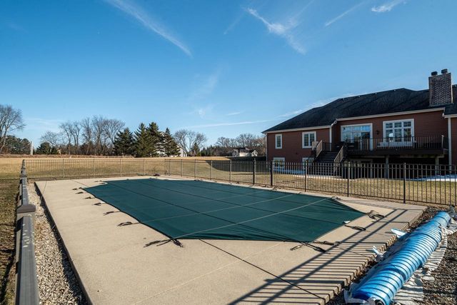 S101W32920 Westpointe DRIVE, Mukwonago, WI 53149