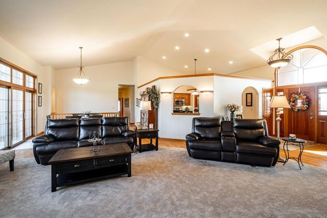 S101W32920 Westpointe DRIVE, Mukwonago, WI 53149