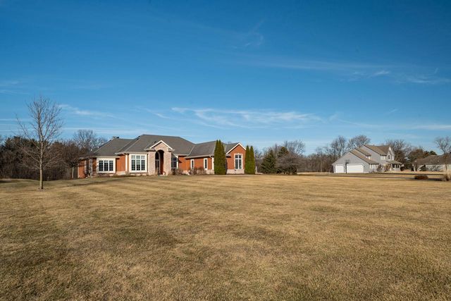 S101W32920 Westpointe DRIVE, Mukwonago, WI 53149