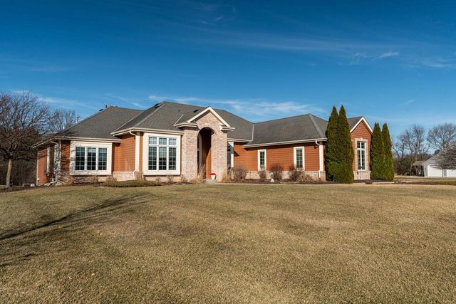 S101W32920 Westpointe DRIVE, Mukwonago, WI 53149