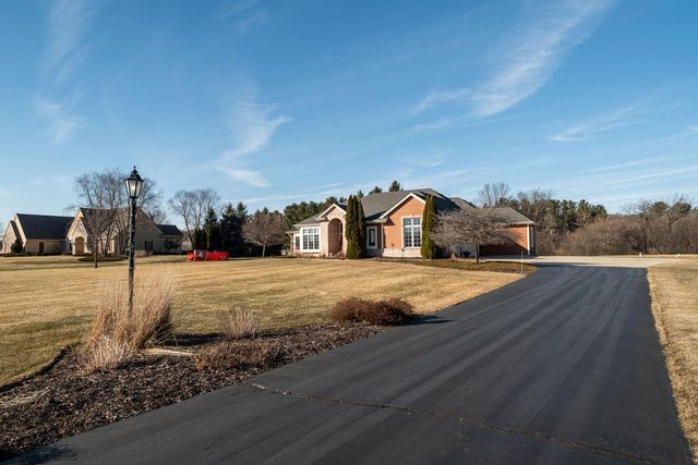 S101W32920 Westpointe DRIVE, Mukwonago, WI 53149