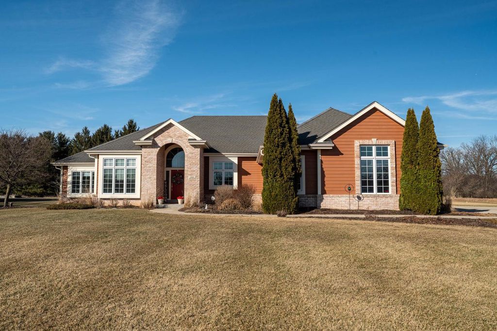 S101W32920 Westpointe DRIVE, Mukwonago, WI 53149