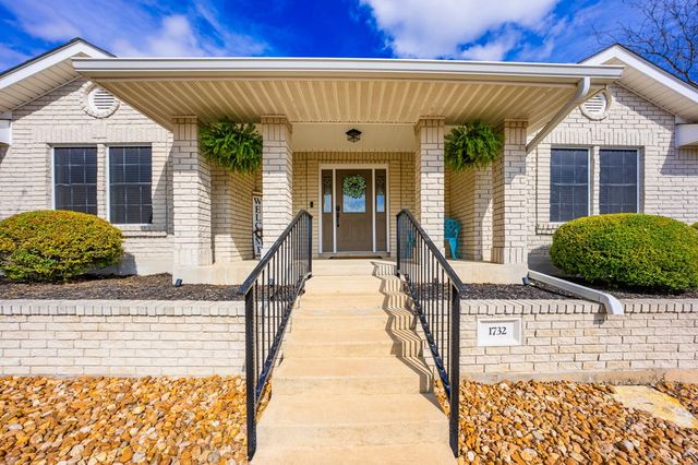1732 Mountain Laurel View N, Kerrville, TX 78028