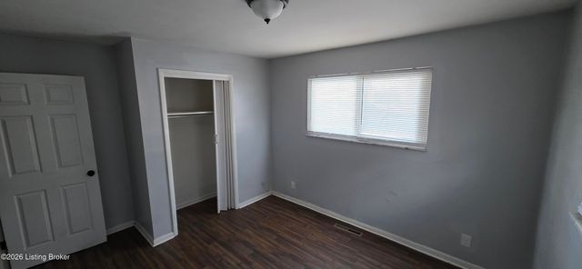 2420 Farnsley Rd, Louisville, KY 40216