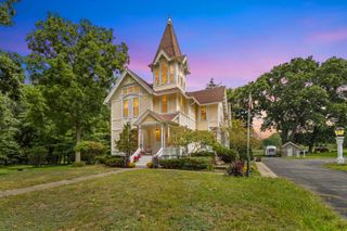 5932 N Riverview Drive, Cooper Twp, MI 49004